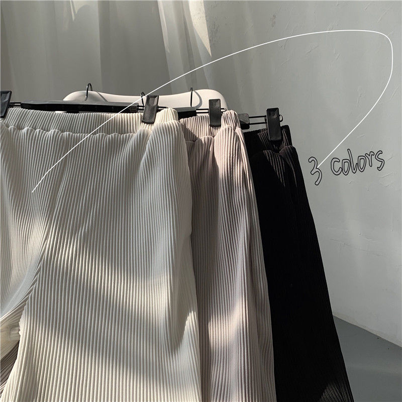 Pleated Straight Pants